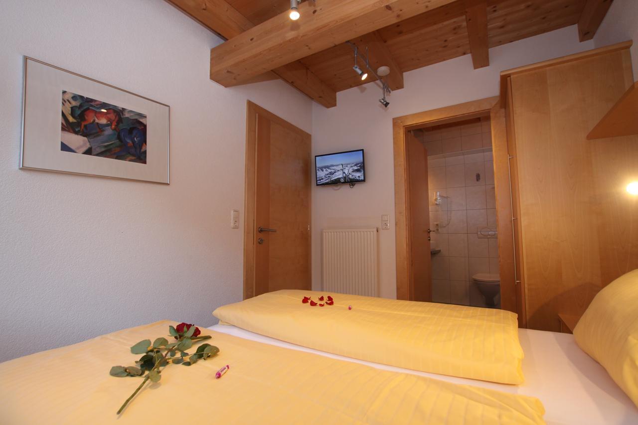 Gaestehaus Alpina Sankt Anton am Arlberg Esterno foto