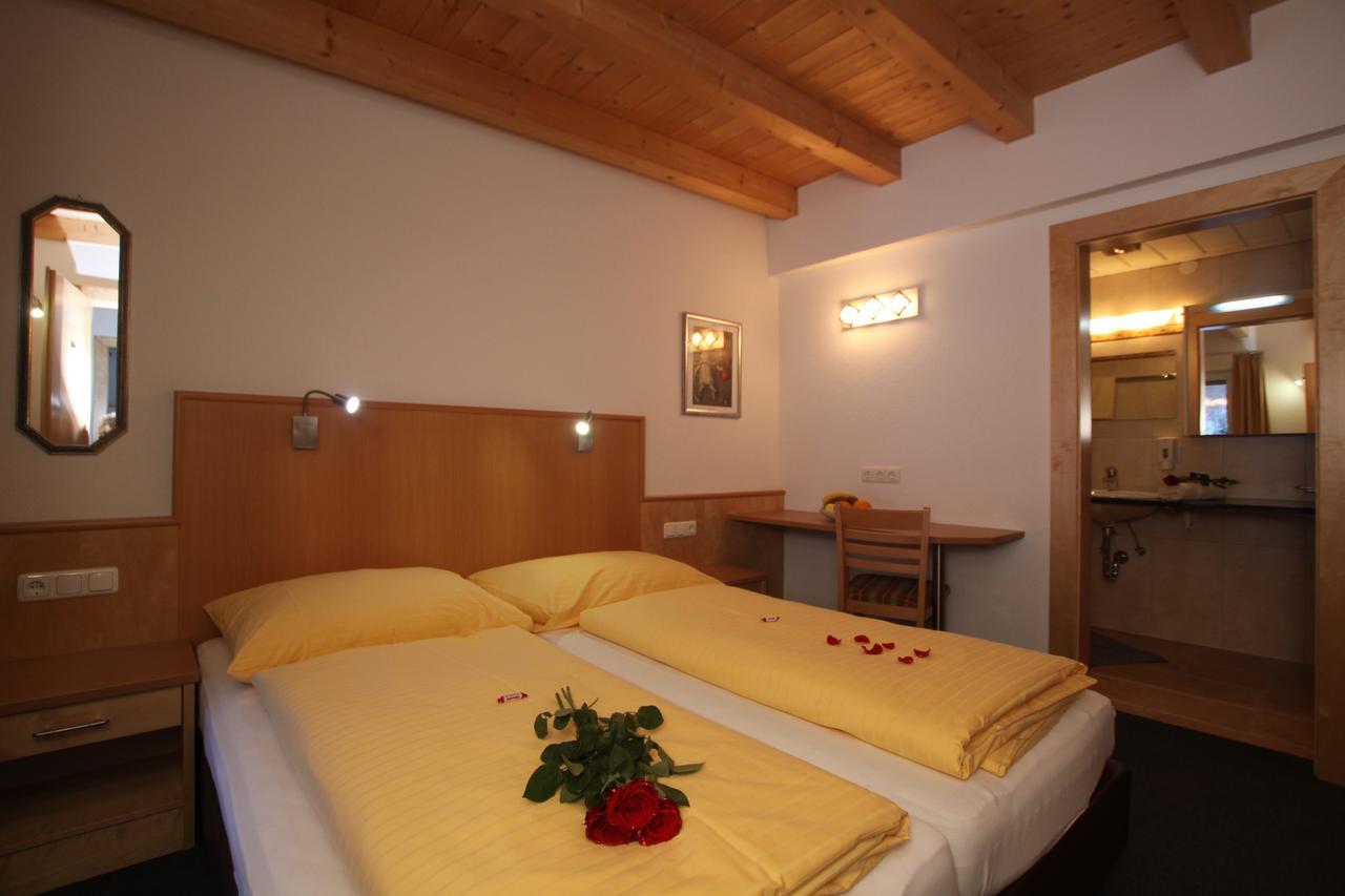 Gaestehaus Alpina Sankt Anton am Arlberg Esterno foto