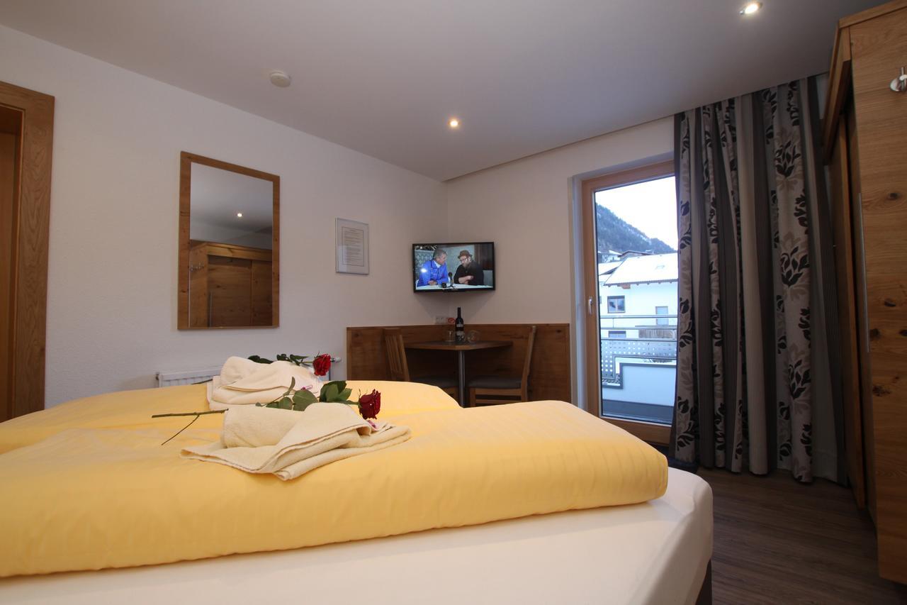 Gaestehaus Alpina Sankt Anton am Arlberg Esterno foto