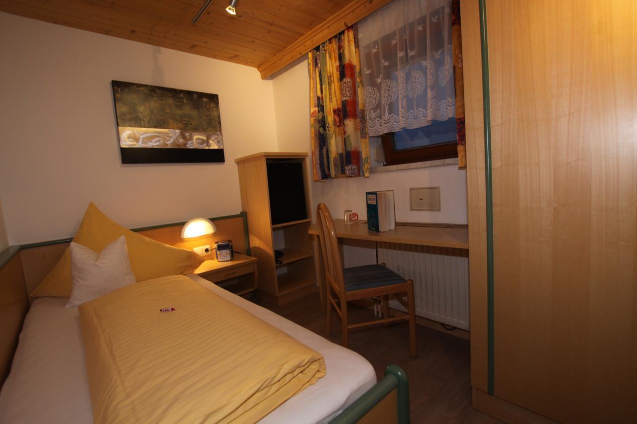 Gaestehaus Alpina Sankt Anton am Arlberg Esterno foto