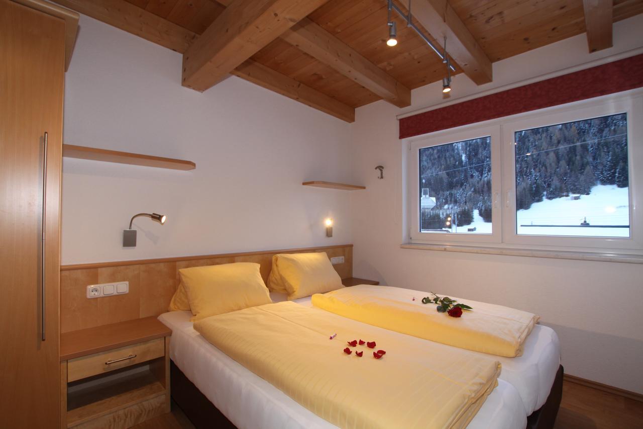 Gaestehaus Alpina Sankt Anton am Arlberg Esterno foto