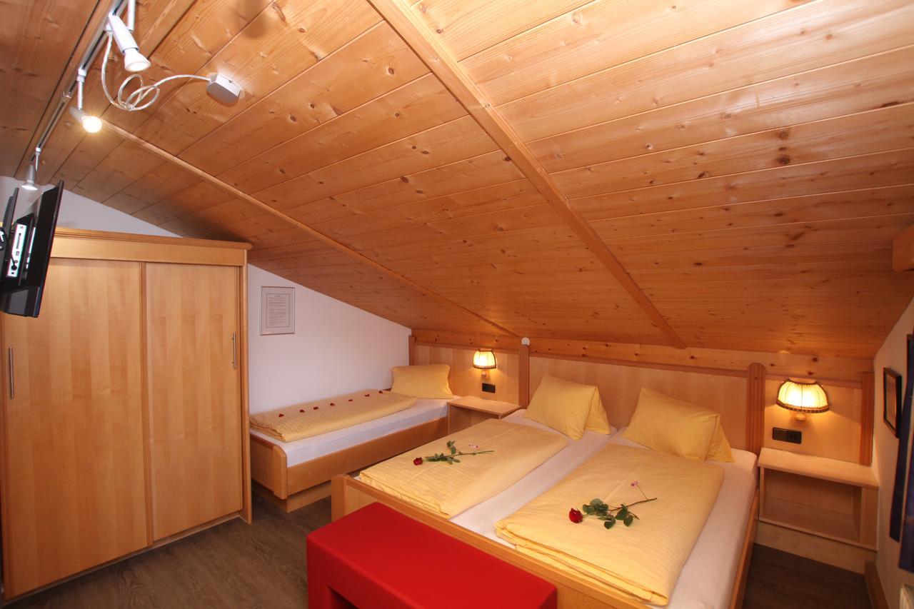 Gaestehaus Alpina Sankt Anton am Arlberg Esterno foto