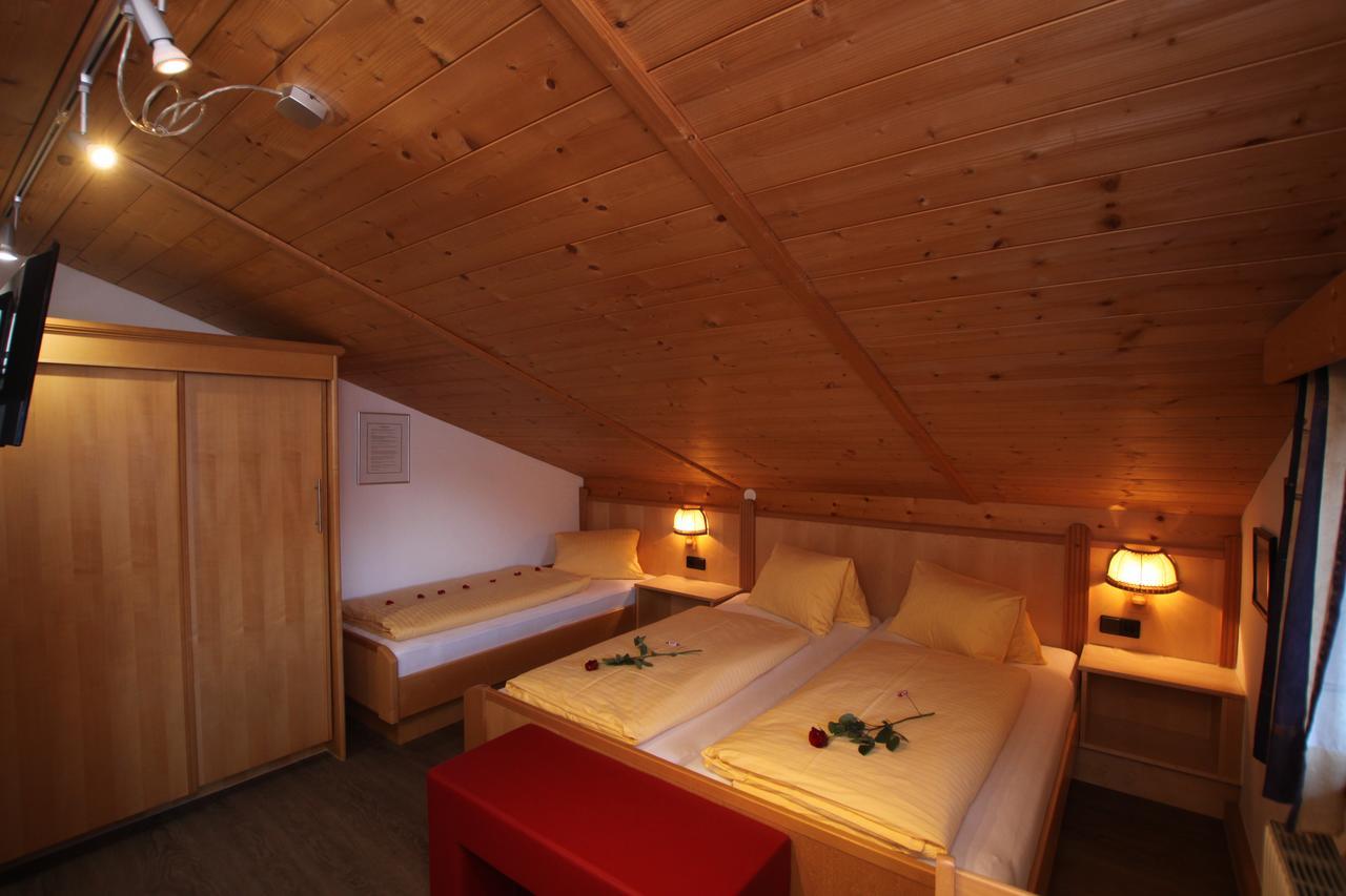 Gaestehaus Alpina Sankt Anton am Arlberg Esterno foto