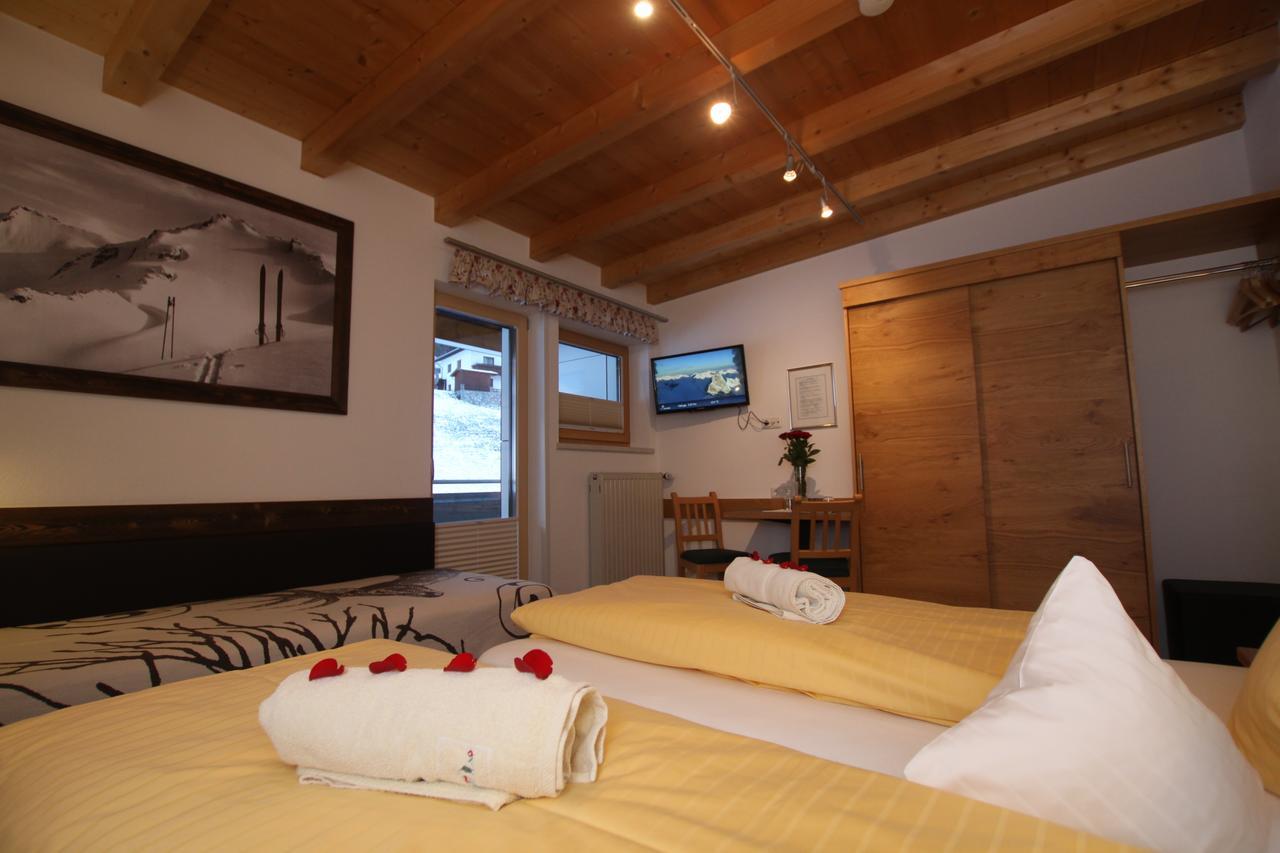 Gaestehaus Alpina Sankt Anton am Arlberg Esterno foto