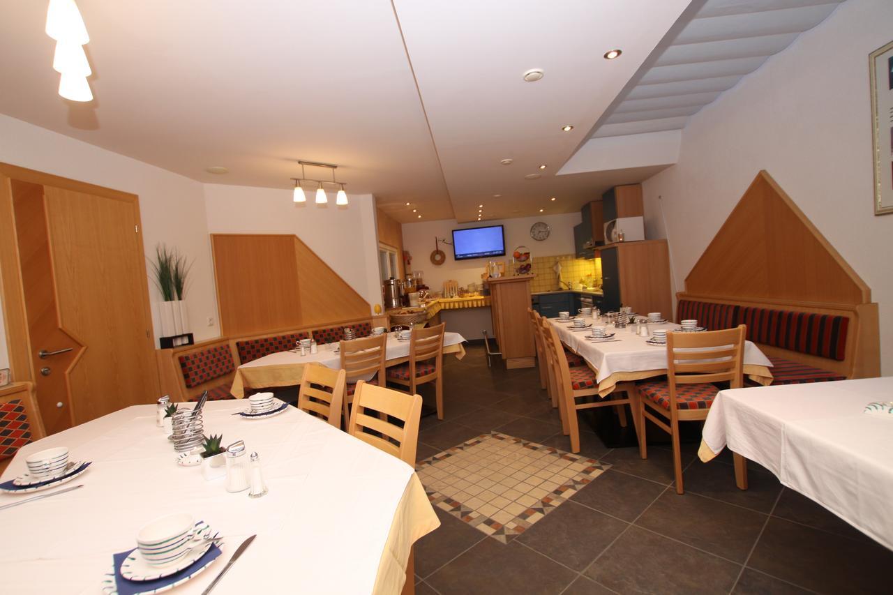 Gaestehaus Alpina Sankt Anton am Arlberg Esterno foto