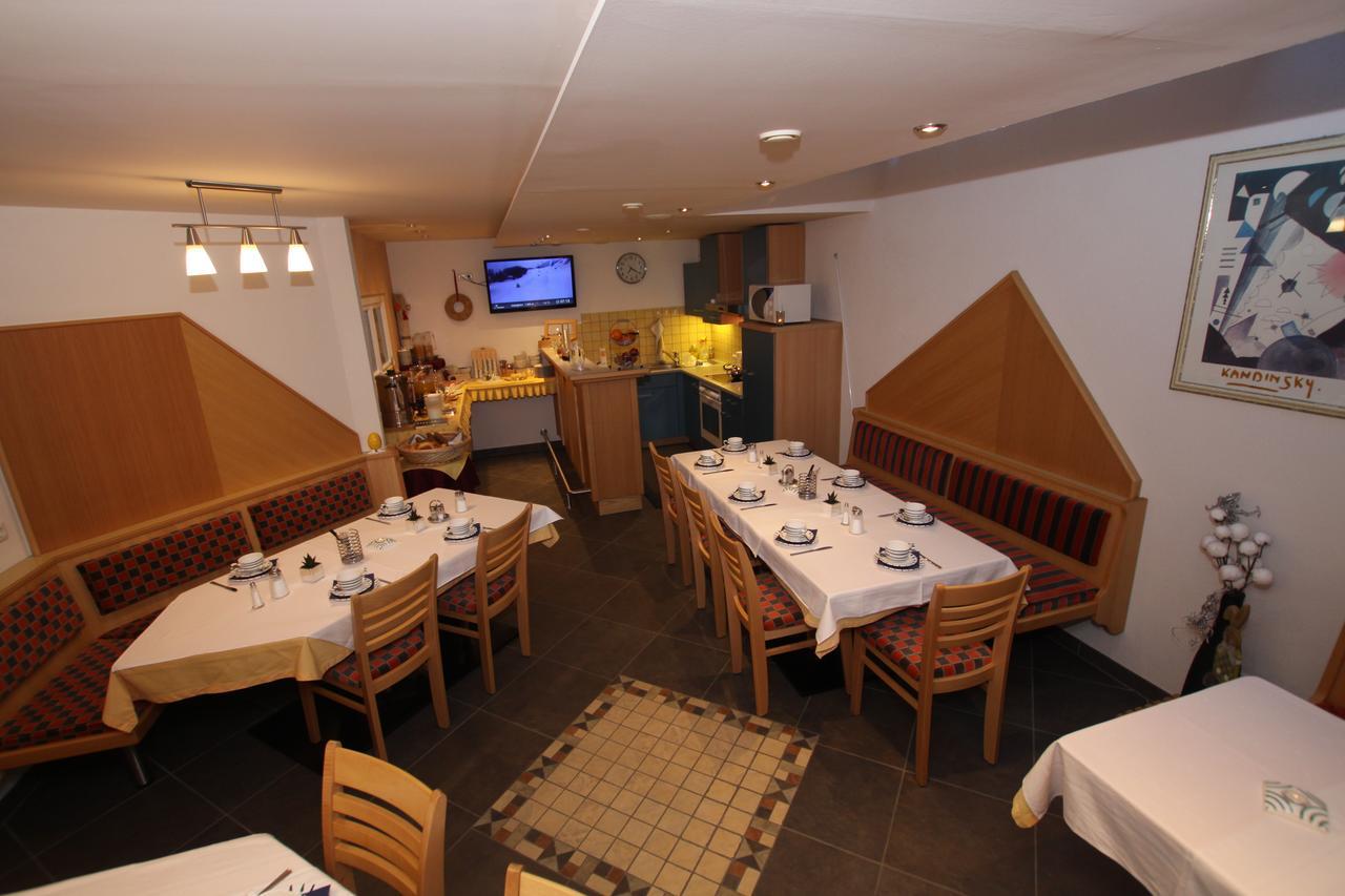 Gaestehaus Alpina Sankt Anton am Arlberg Esterno foto