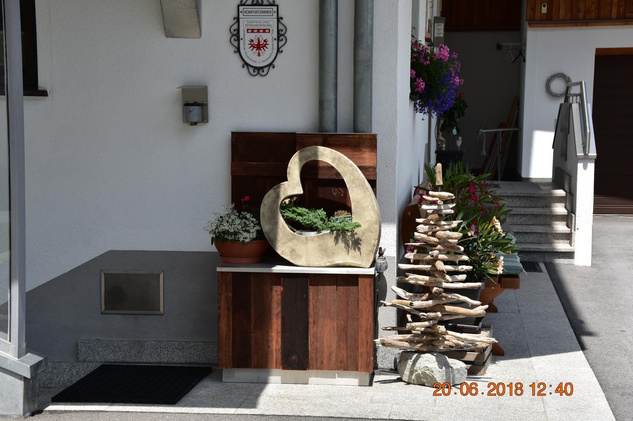 Gaestehaus Alpina Sankt Anton am Arlberg Esterno foto